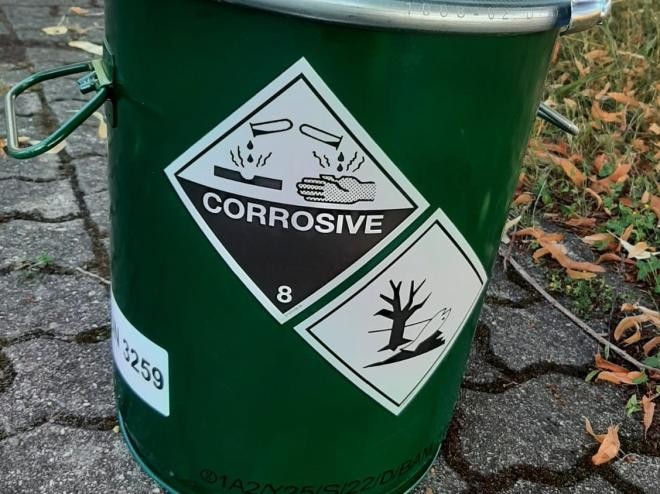 Gefahrgut Corrosive